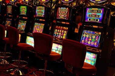 mso303 platform interface showing sports betting, live-dealer tables, and slot games